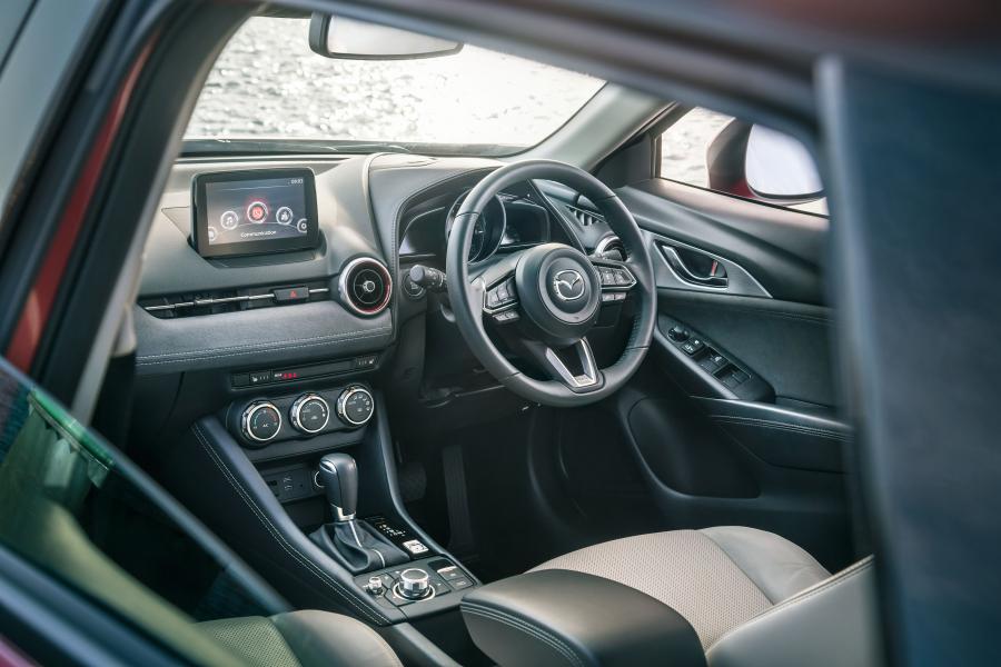 Интерьер Mazda CX-3 2018 года  (AU) (фото 25 из 30)
